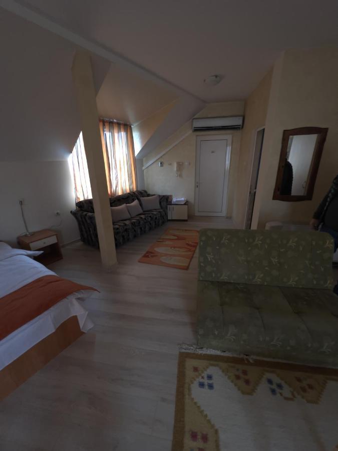 Hotel Orient Blagoevgrad Exteriör bild